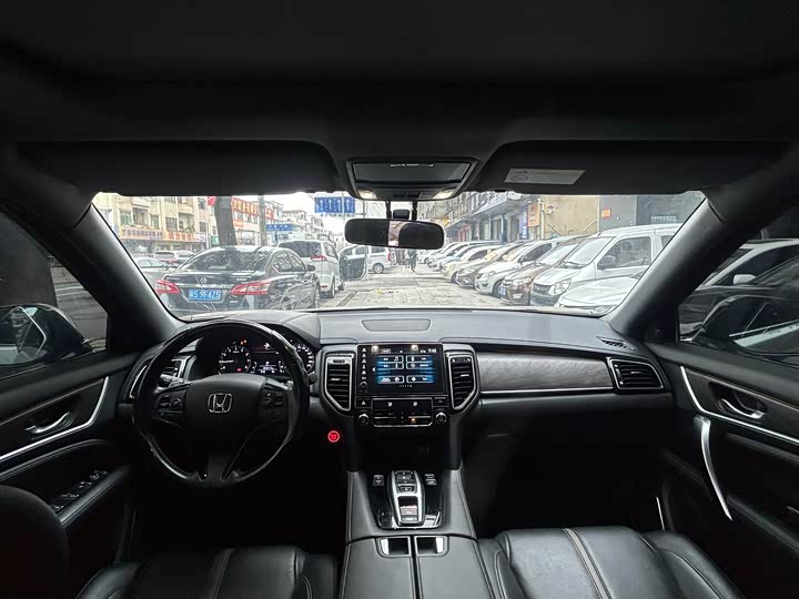 Фото 9 - Honda UR-V