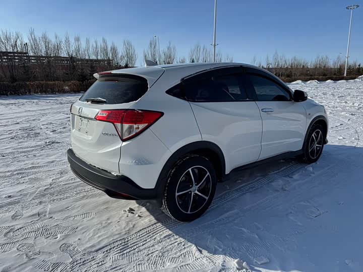 Фото 7 - Honda Vezel