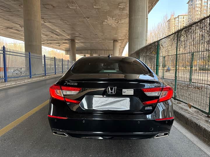 Фото 8 - Honda Accord