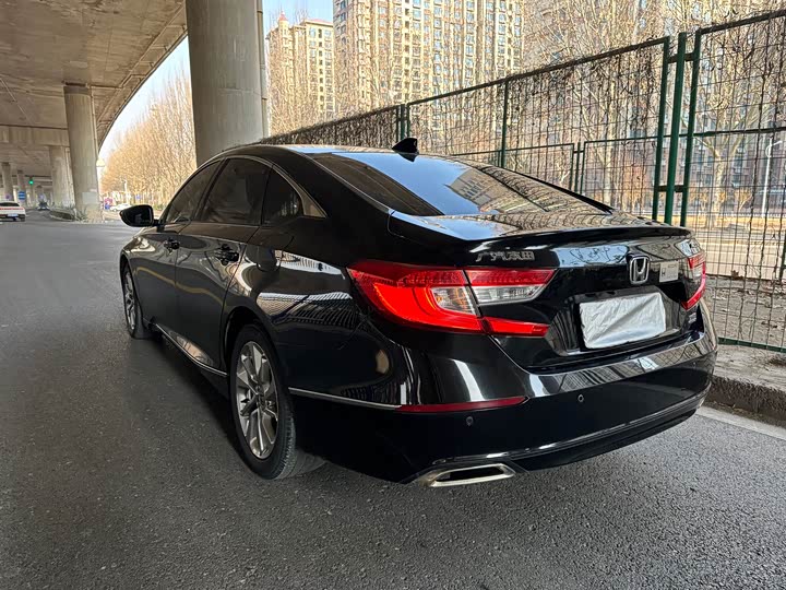 Фото 9 - Honda Accord