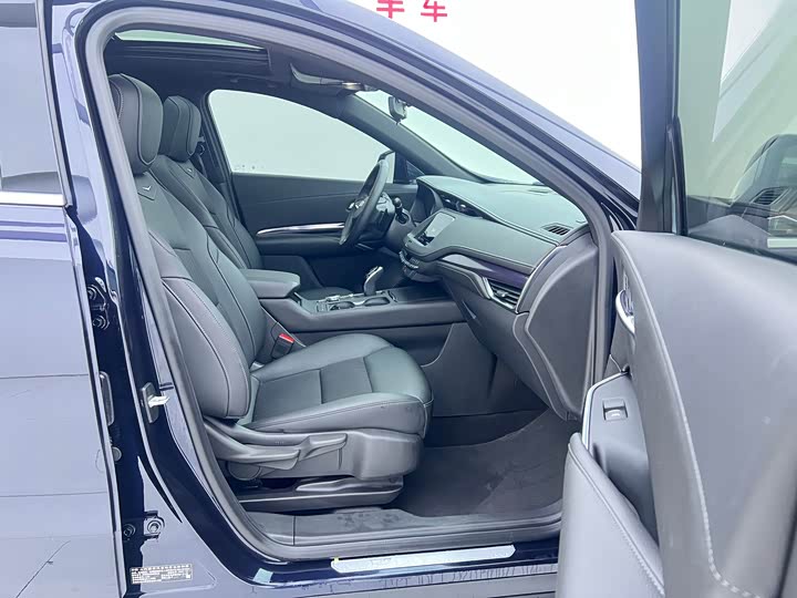 Фото 9 - Cadillac XT4