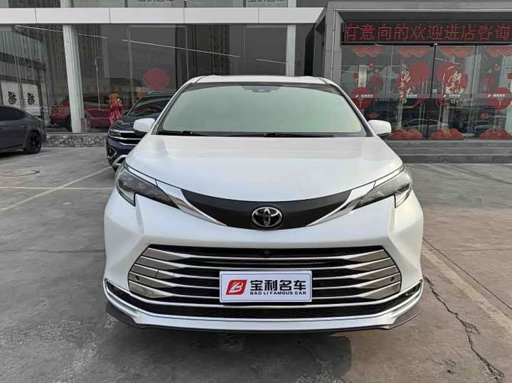 Фото 1 - Toyota Sienna