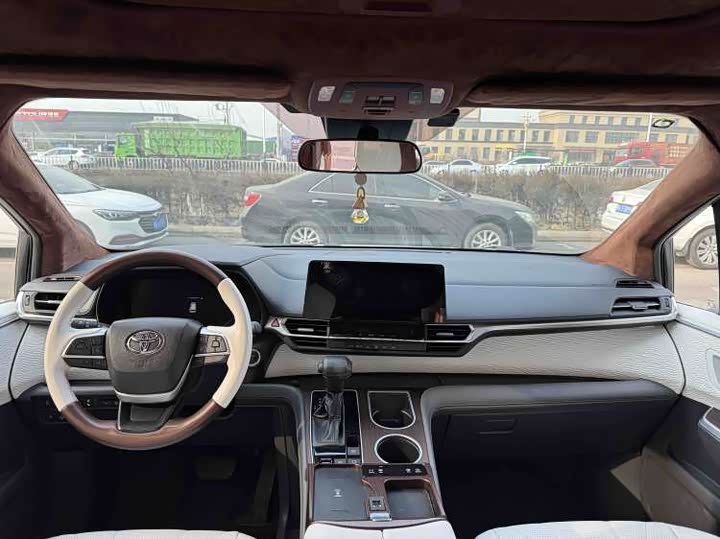 Фото 2 - Toyota Sienna