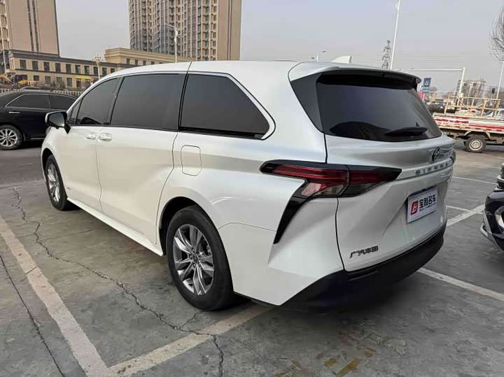 Фото 3 - Toyota Sienna