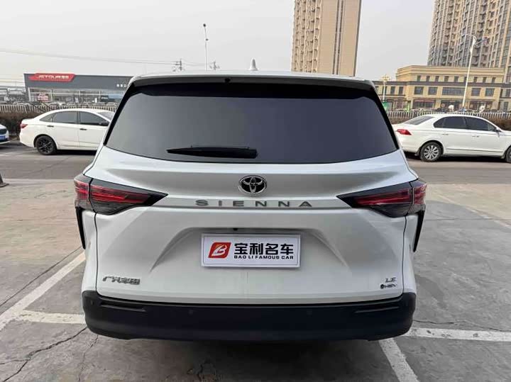 Фото 4 - Toyota Sienna
