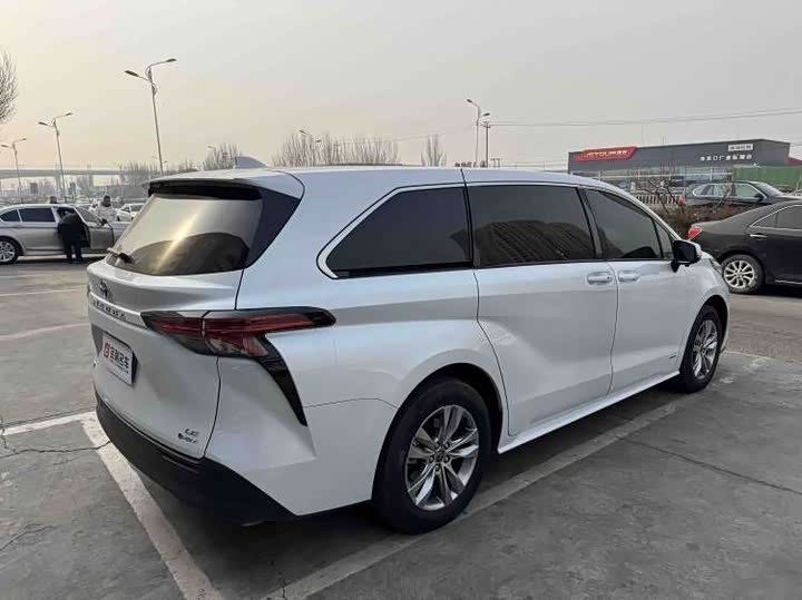 Фото 5 - Toyota Sienna