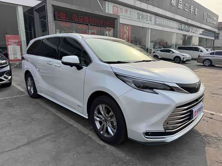 Фото 7 - Toyota Sienna