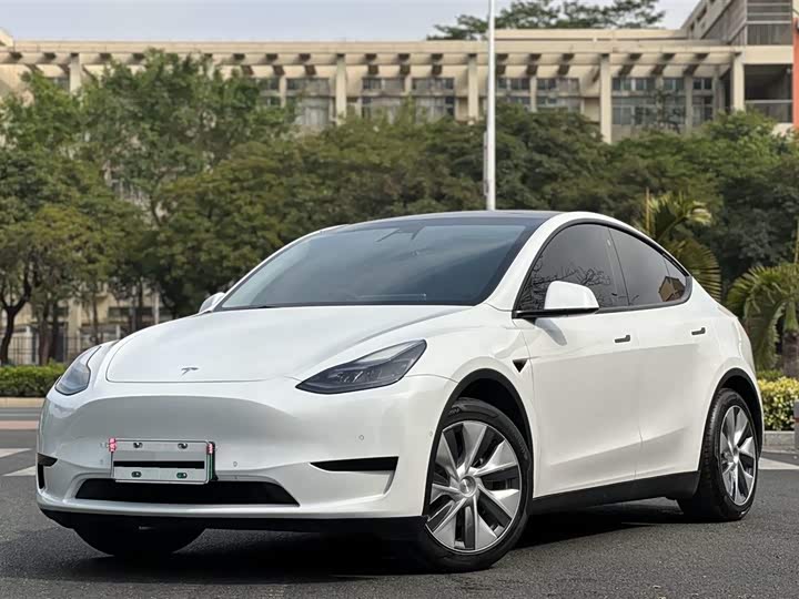 Фото 1 - Tesla Model Y