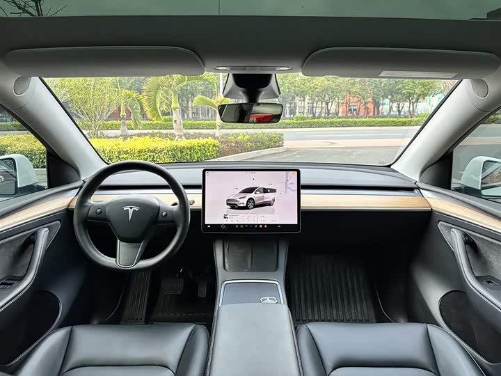 Фото 3 - Tesla Model Y
