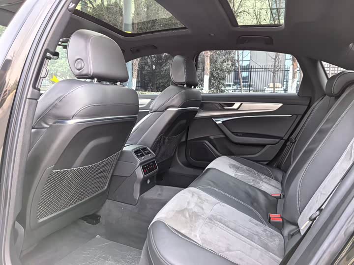 Фото 5 - Audi A6L