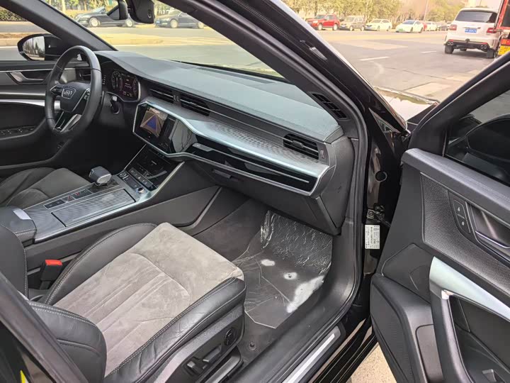 Фото 8 - Audi A6L