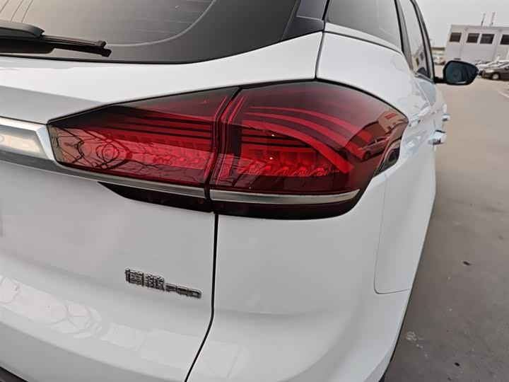 Фото 8 - Geely Atlas