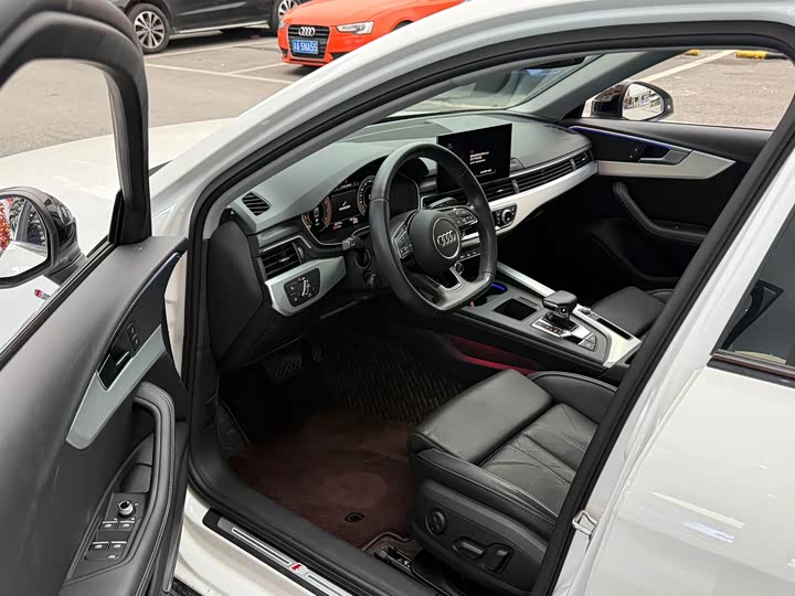 Фото 2 - Audi A4L