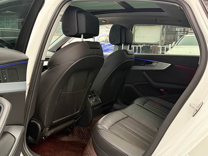 Фото 3 - Audi A4L