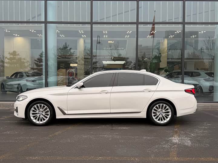 Фото 3 - BMW 5 Series