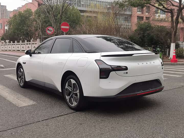 Фото 7 - XPeng Mona M03