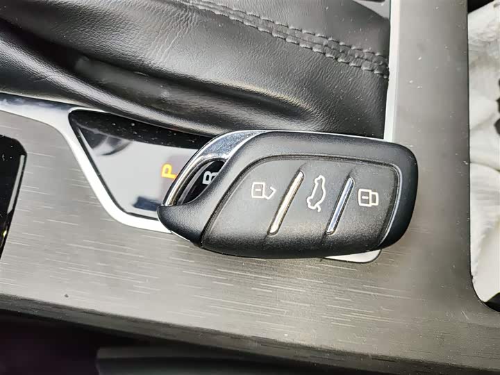 Фото 9 - Roewe i5