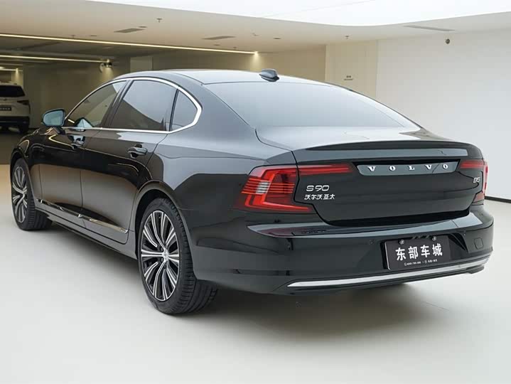 Фото 5 - Volvo S90