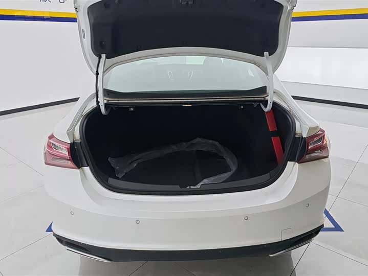 Фото 4 - Chevrolet Malibu XL