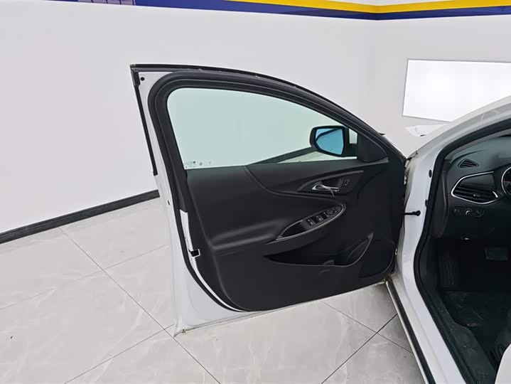 Фото 7 - Chevrolet Malibu XL