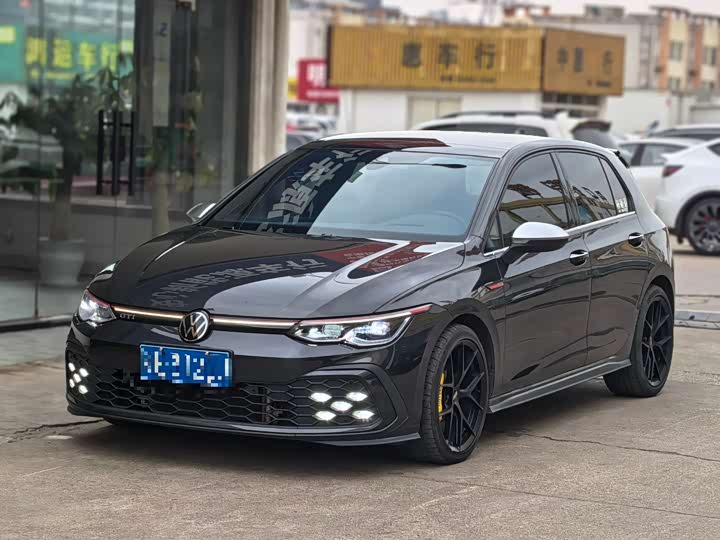 Фото 1 - Volkswagen Golf GTI