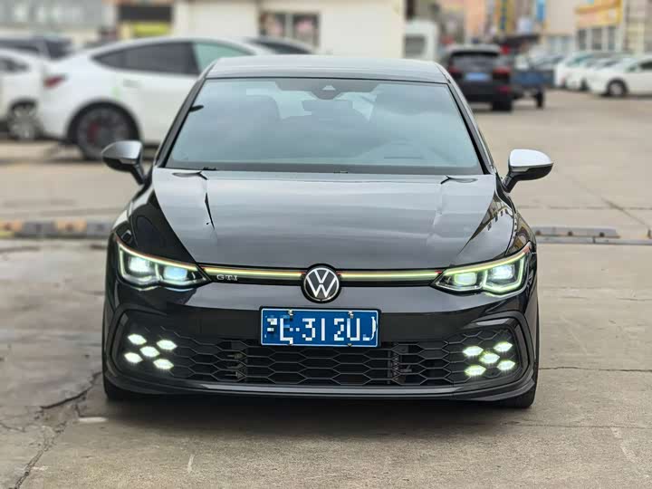 Фото 2 - Volkswagen Golf GTI