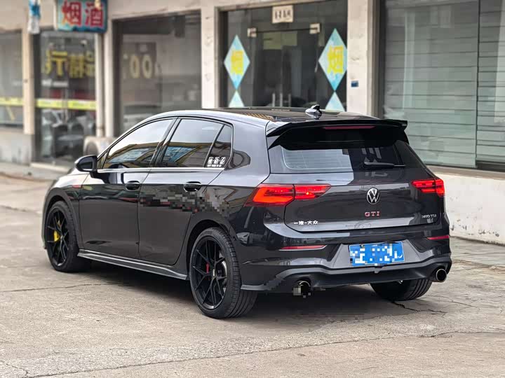 Фото 3 - Volkswagen Golf GTI