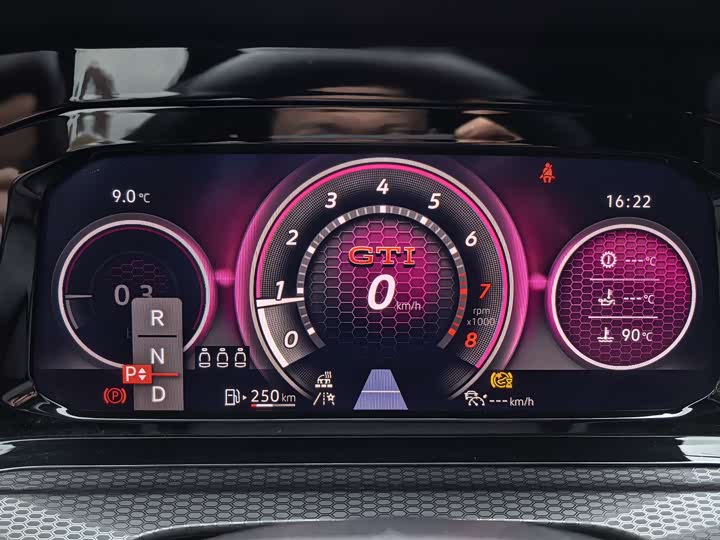 Фото 6 - Volkswagen Golf GTI