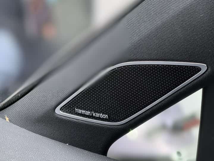 Фото 7 - Volkswagen Golf GTI