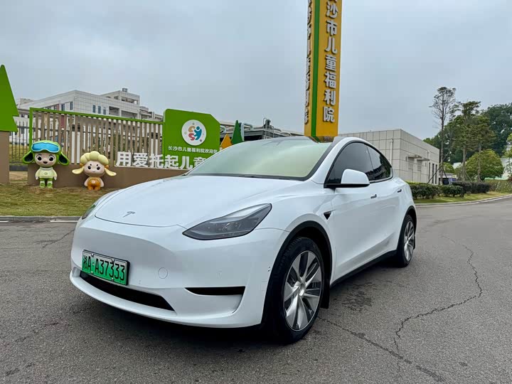 Фото 2 - Tesla Model Y