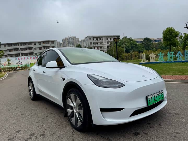 Фото 3 - Tesla Model Y
