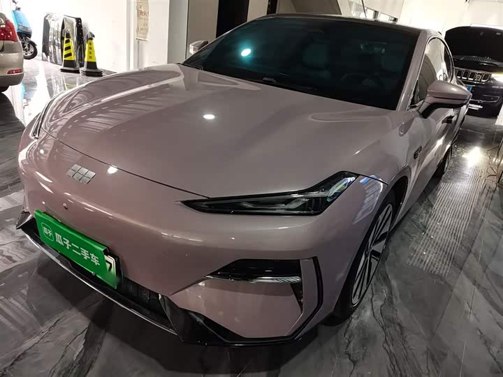 Фото 2 - Geely Galaxy E8