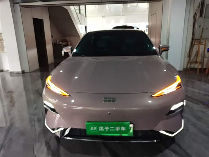 Фото 3 - Geely Galaxy E8