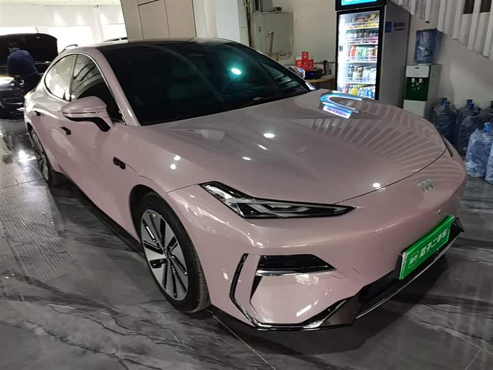 Фото 4 - Geely Galaxy E8