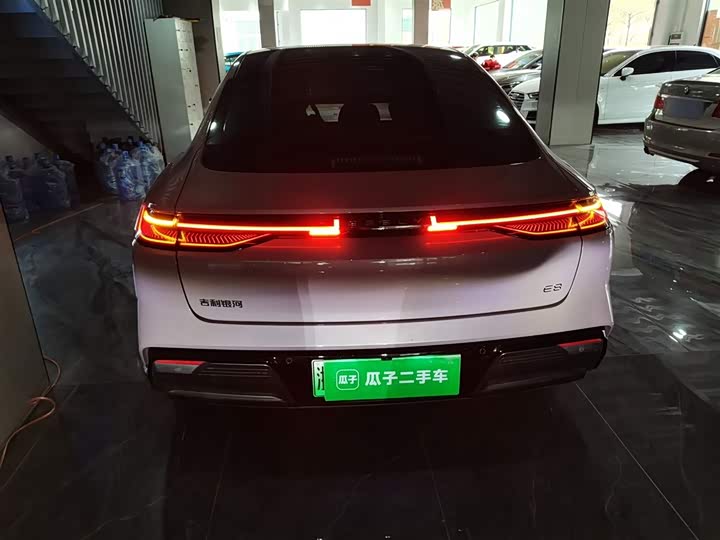 Фото 6 - Geely Galaxy E8