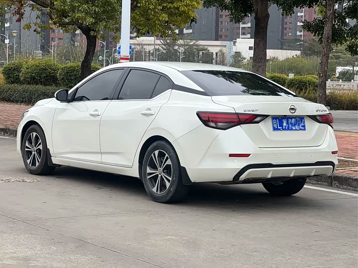 Фото 3 - Nissan Sylphy