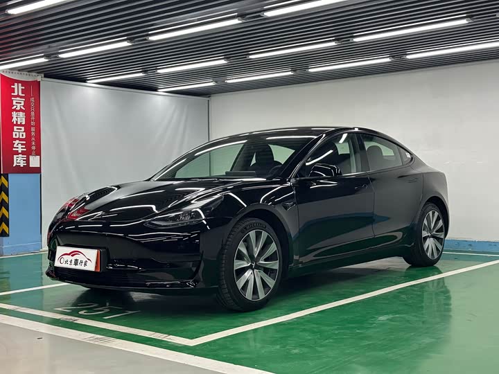 Фото 1 - Tesla Model 3