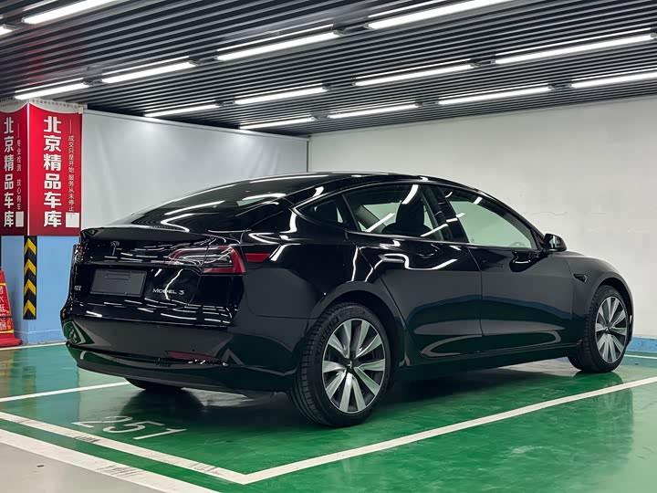 Фото 5 - Tesla Model 3