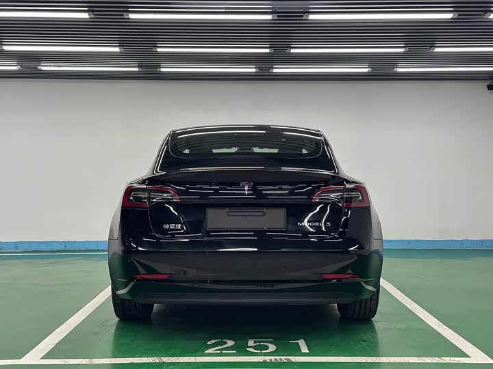 Фото 6 - Tesla Model 3