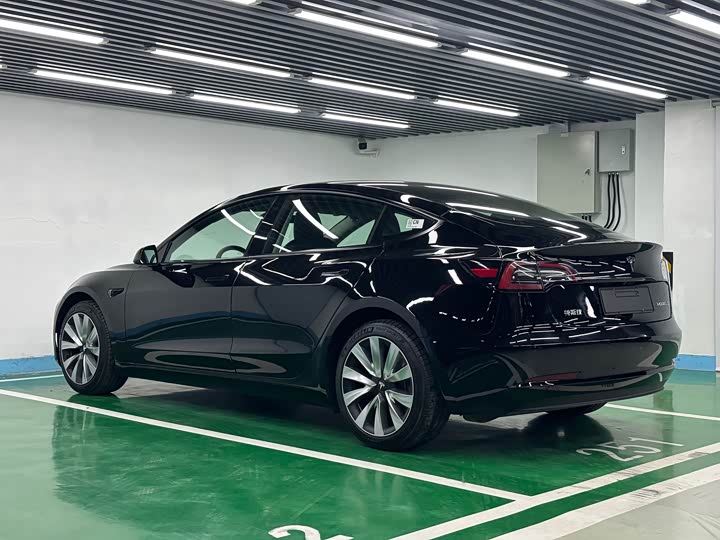 Фото 7 - Tesla Model 3