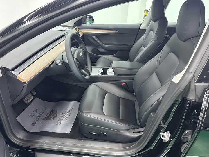 Фото 8 - Tesla Model 3