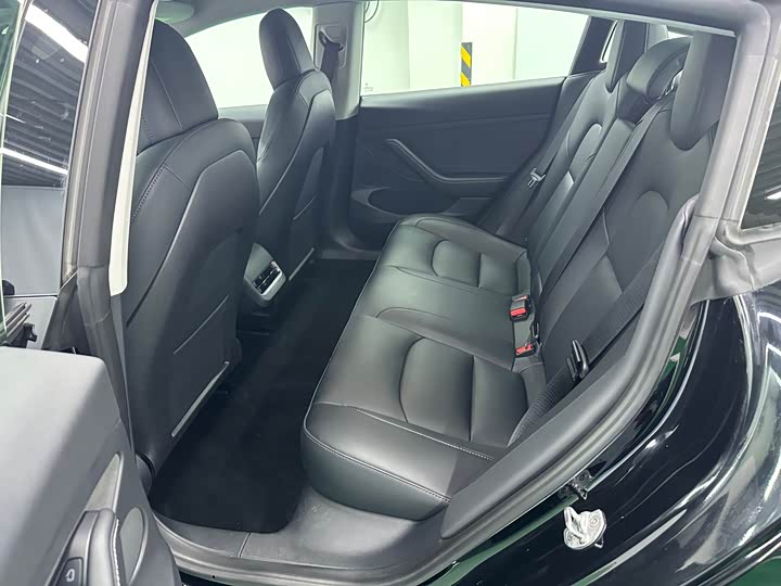 Фото 9 - Tesla Model 3