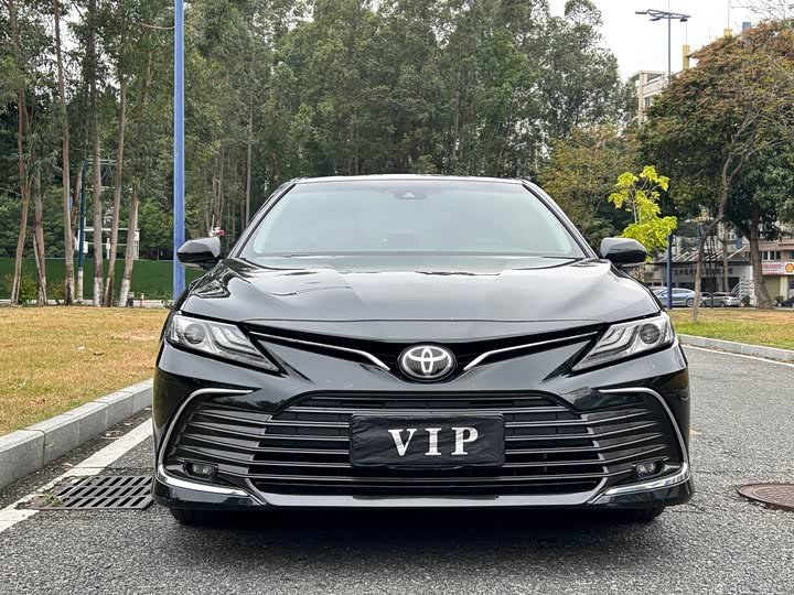 Фото 2 - Toyota Camry