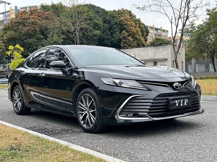 Фото 3 - Toyota Camry