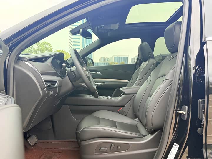 Фото 8 - Cadillac XT4