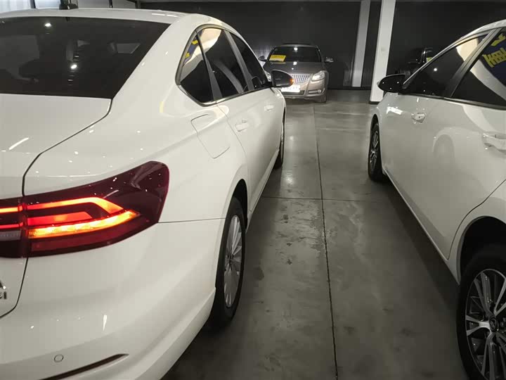 Фото 8 - Volkswagen Lavida