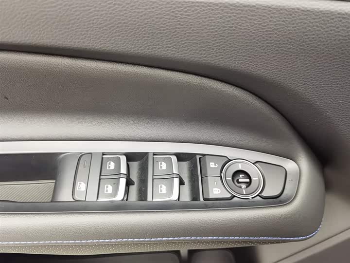 Фото 9 - Ford Equator Sport