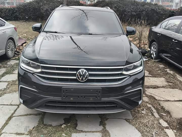 Фото 2 - Volkswagen Tiguan L Pro