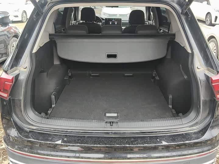 Фото 4 - Volkswagen Tiguan L Pro