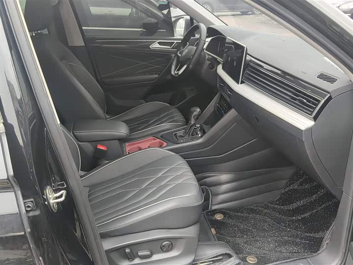 Фото 8 - Volkswagen Tiguan L Pro